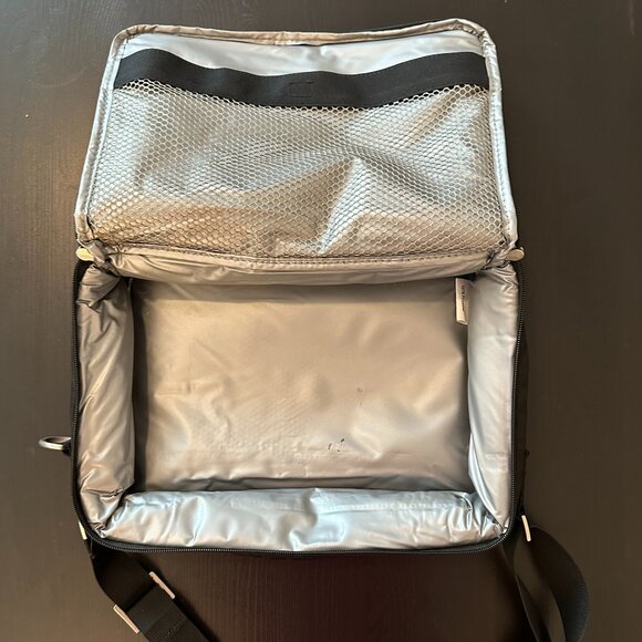 Insulated Lunch Cooler Bag – Black Shoulder Style with Monogram - Picture 4 of 4